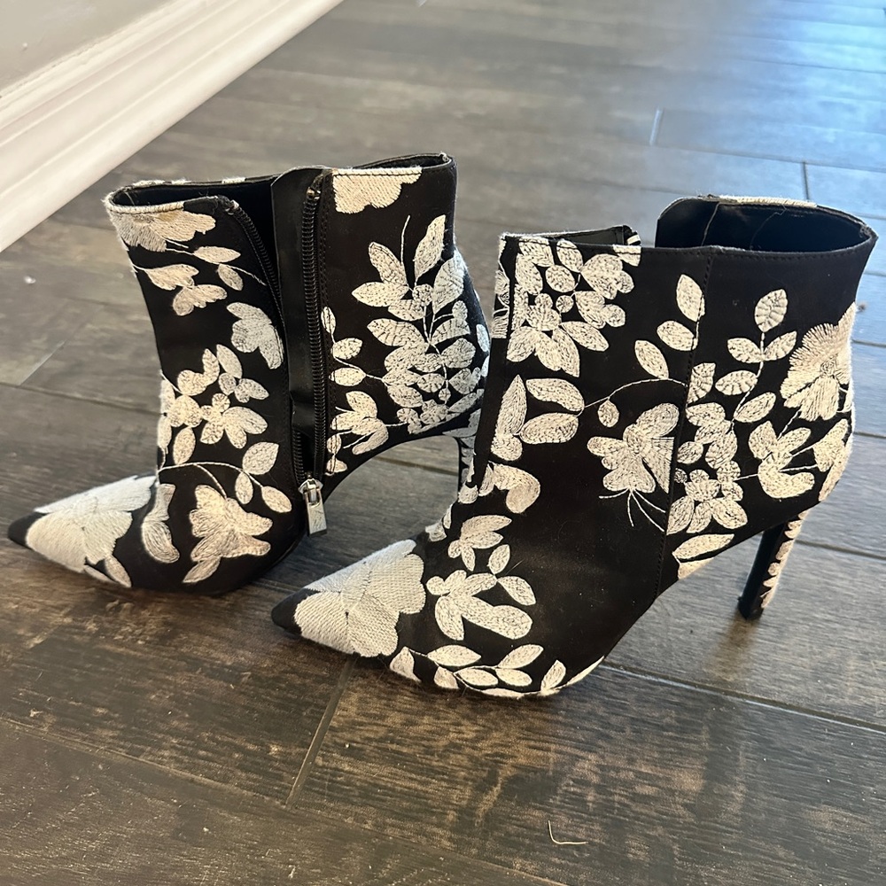 Floral Embroidered Ankle Boots - Black and White